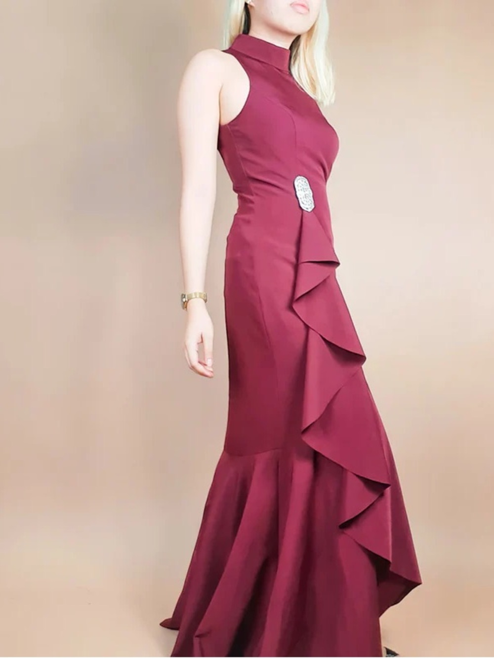 Elegant Sleeveless Burgundy Evening Gown with Ruffle Detail - Size 4 ✨🍷🫶🏻